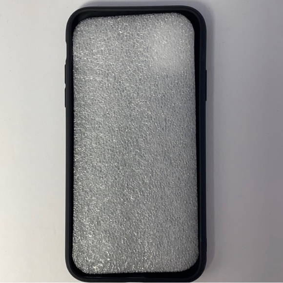 Bundle of 2 iPhone 11 phone cases (New) - Picture 6 of 9